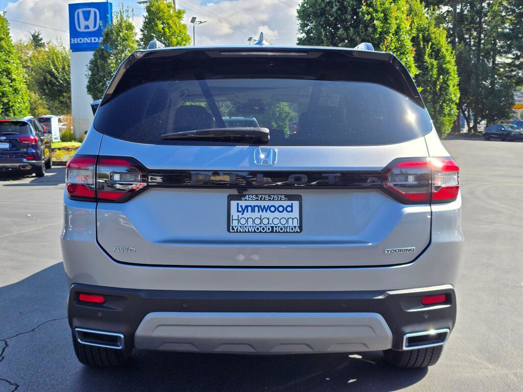 Certified 2025 Honda Pilot Touring image 14
