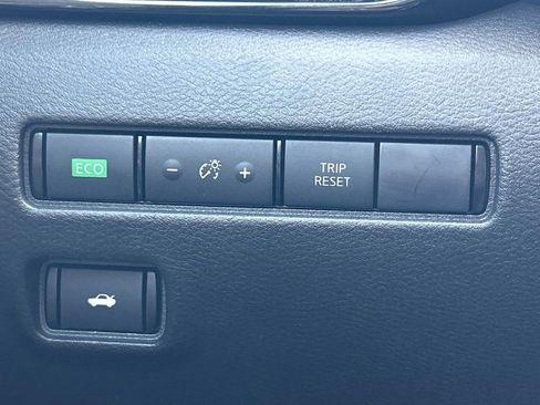 Used 2024 Nissan Sentra SV FWD image 25