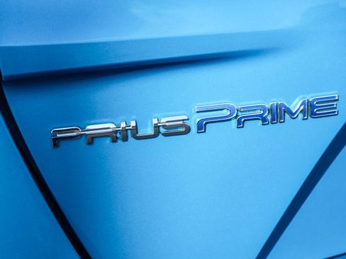 Used 2018 Toyota Prius Prime Advanced w/ Carpet Mat Package FWD image 25