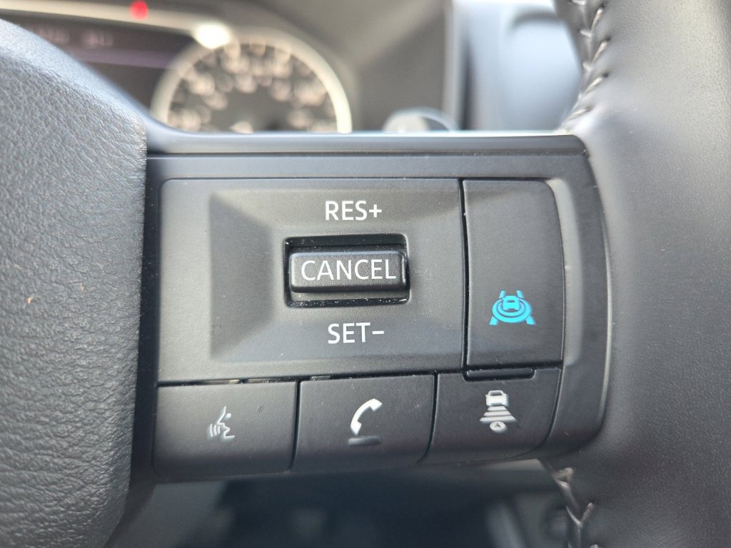 Used 2025 Nissan Rogue SV FWD image 33