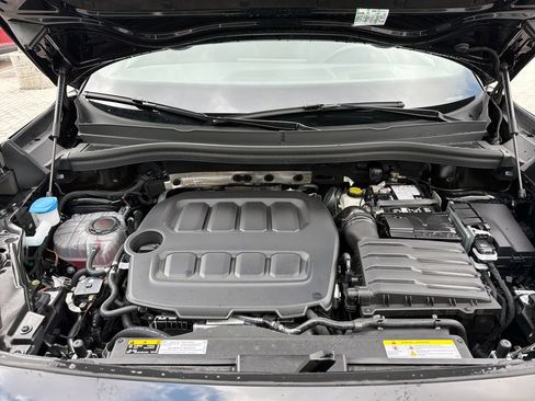 Used 2025 Volkswagen Tiguan SE R-Line AWD/4WD image 24