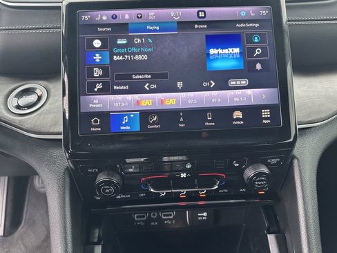 Used 2024 Jeep Grand Cherokee L Limited w/ Black Appearance Package image 32