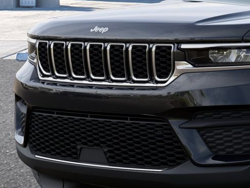 New 2025 Jeep Grand Cherokee Laredo w/ Luxury Tech Group I image 11