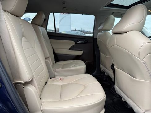 Used 2022 Toyota Highlander XLE image 24