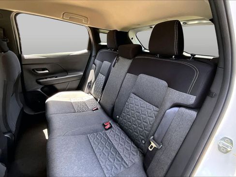 Used 2026 Nissan Kicks SV FWD image 19