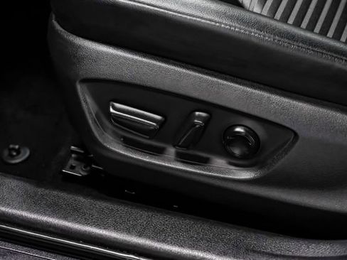 Used 2019 Toyota Camry SE image 35