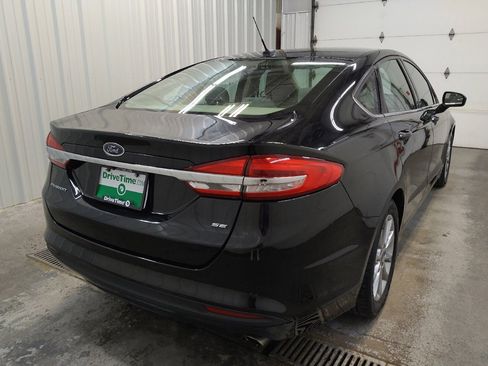 Used 2017 Ford Fusion SE w/ Fusion SE Technology Package FWD image 9