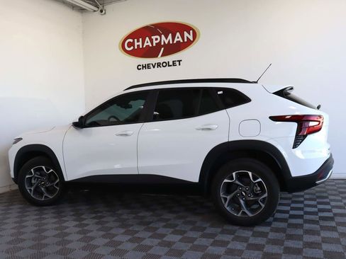 Certified 2024 Chevrolet Trax LT w/ Driver Confidence Package FWD image 3