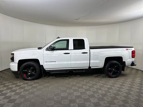 Used 2018 Chevrolet Silverado 1500 LT w/ Redline Edition image 6