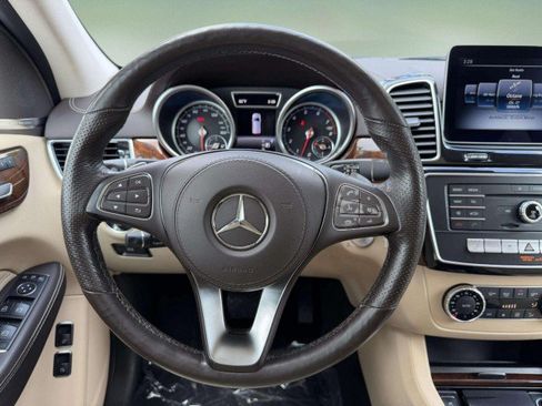 Used 2019 Mercedes-Benz GLS 450 4MATIC image 10