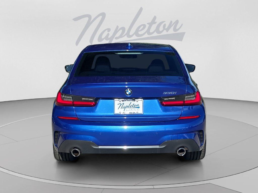 Used 2022 BMW 330i Sedan w/ M Sport Package RWD image 4