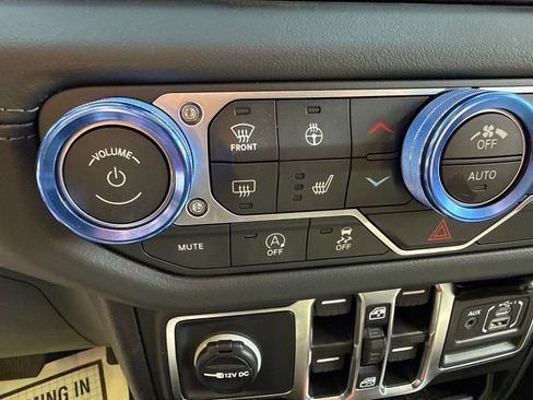 Used 2025 Jeep Gladiator Sport AWD/4WD image 27