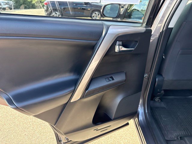 Used 2018 Toyota RAV4 XLE w/ Plus Extra Value Package AWD/4WD image 13