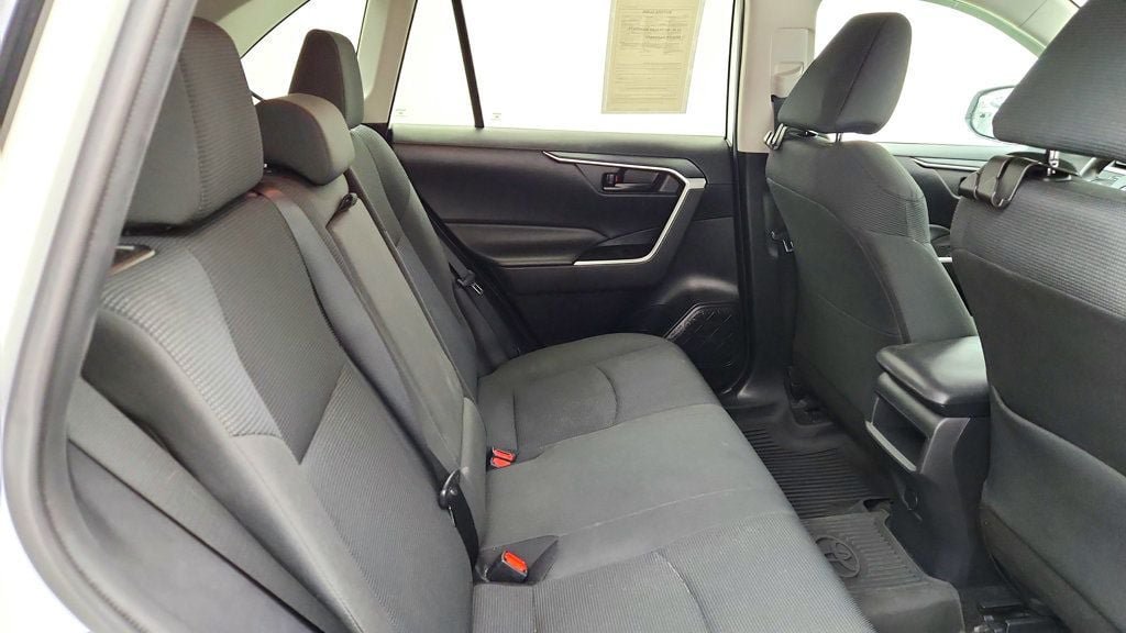 Used 2021 Toyota RAV4 LE AWD/4WD image 19