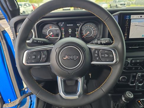 Used 2024 Jeep Wrangler Unlimited Sahara w/ Technology Group AWD/4WD image 25