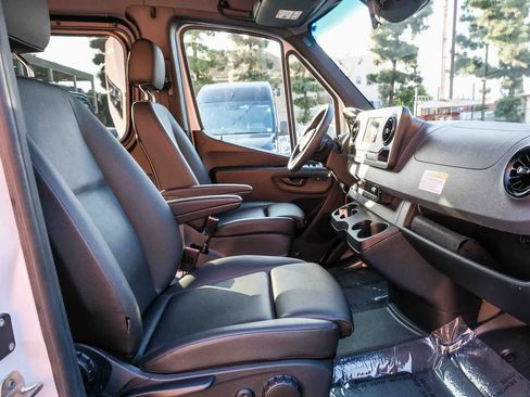 Used 2024 Mercedes-Benz Sprinter 2500 image 17