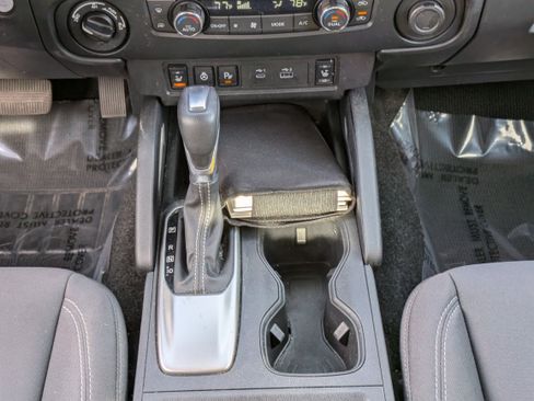 Used 2022 Nissan Frontier SV image 20