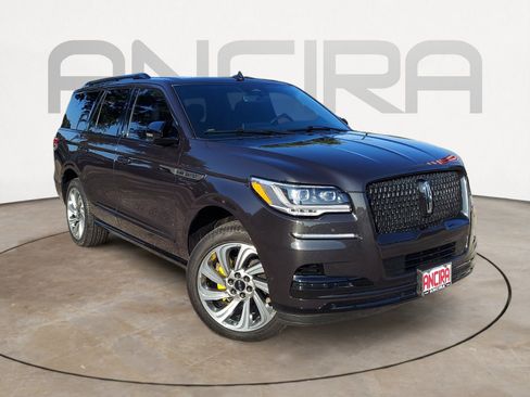 Used 2024 Lincoln Navigator Premiere AWD/4WD image 4