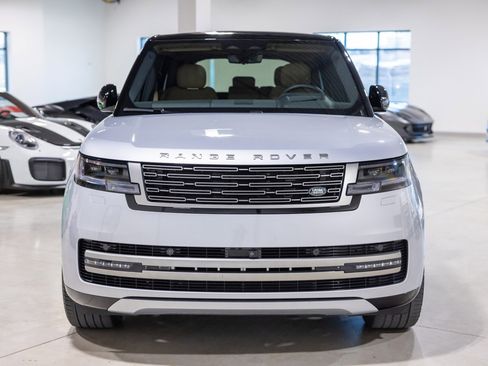 Used 2025 Land Rover Range Rover SE image 11