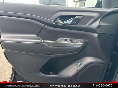 Used 2019 GMC Acadia SLT w/ Black Edition FWD image 17
