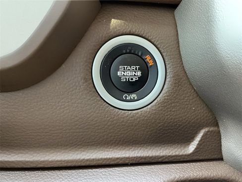 Used 2019 RAM 1500 Laramie image 37