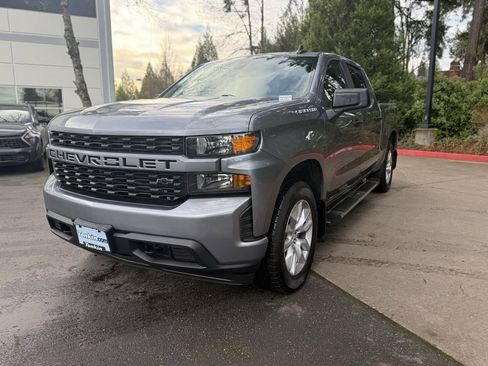 Used 2022 Chevrolet Silverado 1500 Custom w/ Safety Confidence Package image 3