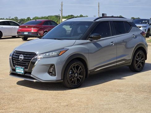 Used 2022 Nissan Kicks SR FWD image 3