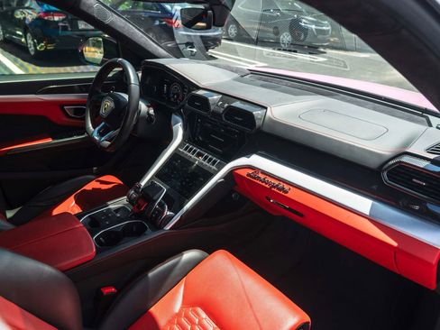 Used 2020 Lamborghini Urus AWD/4WD image 14