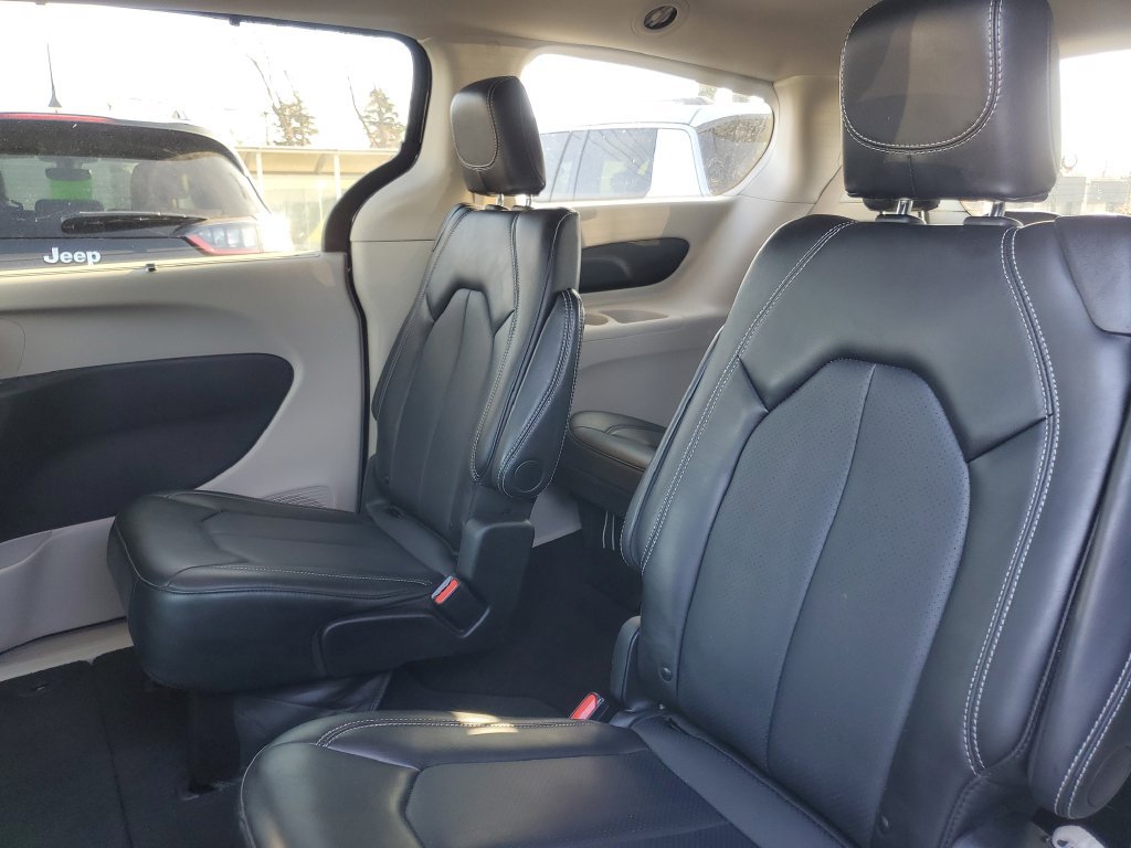 Used 2024 Chrysler Pacifica Touring-L FWD image 35