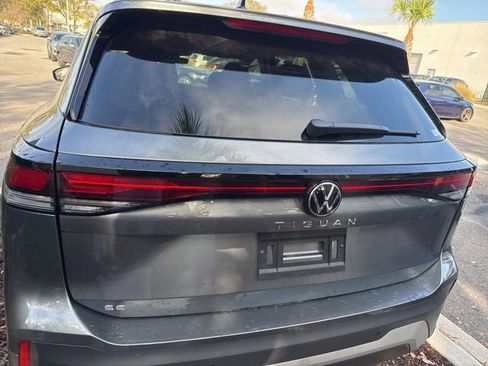 Used 2025 Volkswagen Tiguan SE image 7