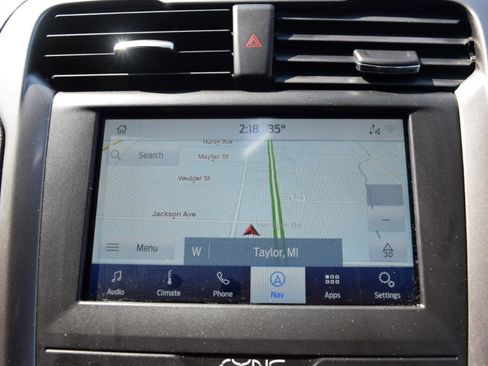 Used 2020 Ford Fusion SE image 28