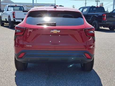 Used 2026 Chevrolet Trax LS w/ LS Convenience Package FWD image 9