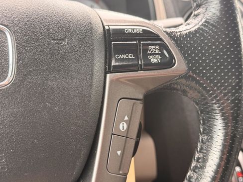 Used 2015 Honda Pilot Touring image 13