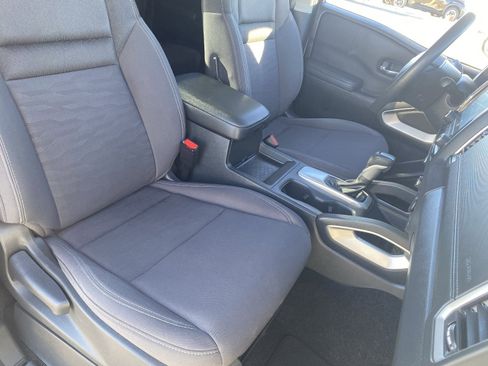 Used 2022 Nissan Frontier SV w/ Technology Package image 6