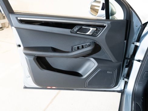 Certified 2026 Porsche Macan AWD/4WD image 16