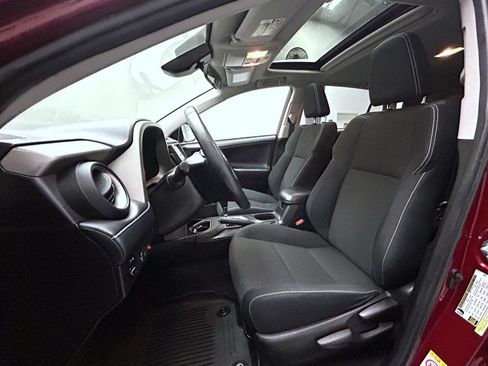 Used 2018 Toyota RAV4 XLE FWD image 10
