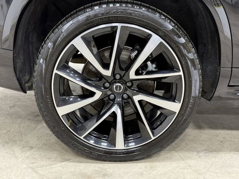 Used 2023 Volvo XC90 B6 Plus w/ Protection Package image 40