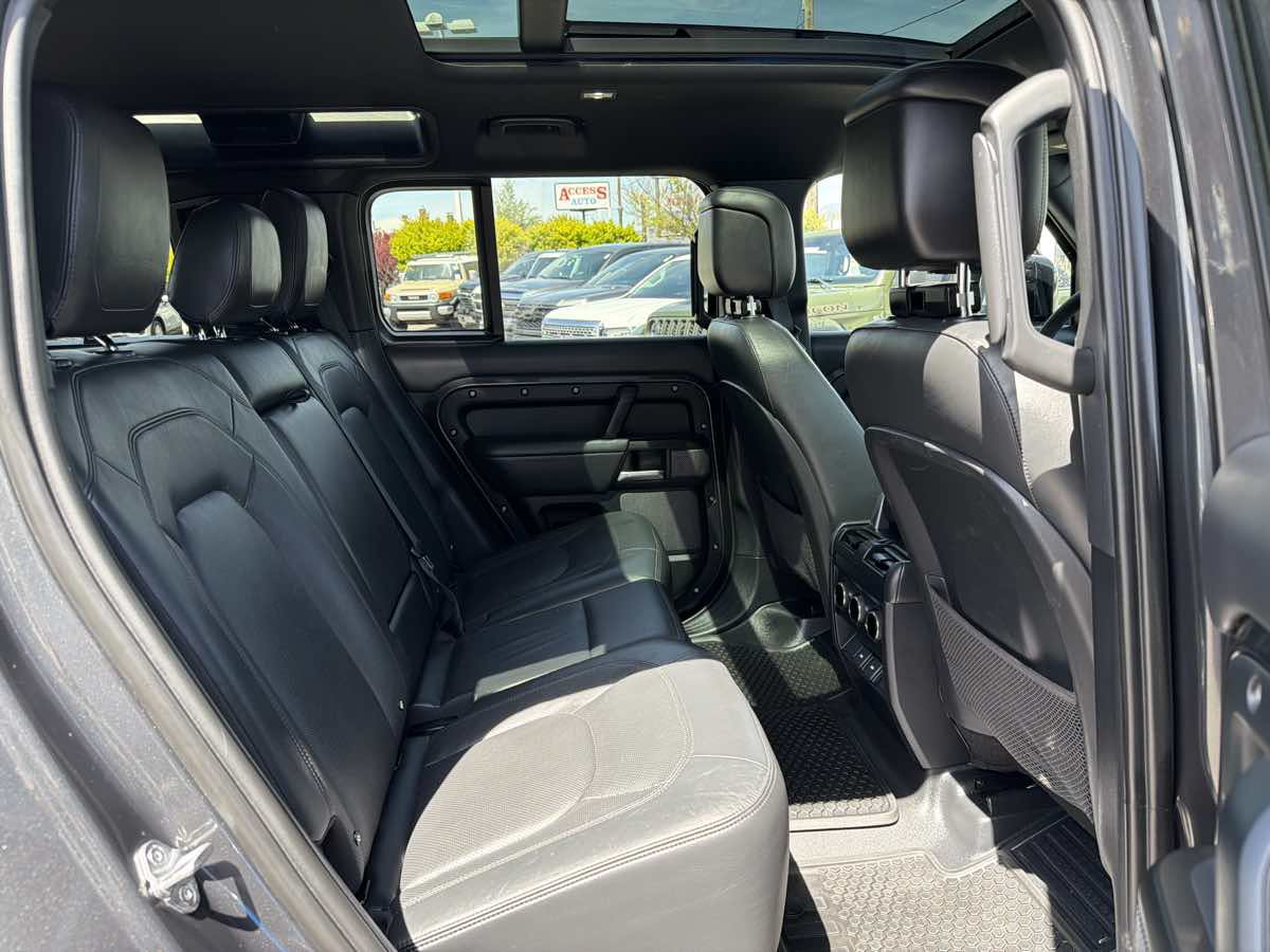 Used 2023 Land Rover Defender 110 V8 AWD/4WD image 16