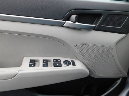 Used 2017 Hyundai Elantra SE FWD image 15