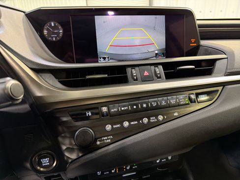 Used 2019 Lexus ES 350 Ultra Luxury image 18