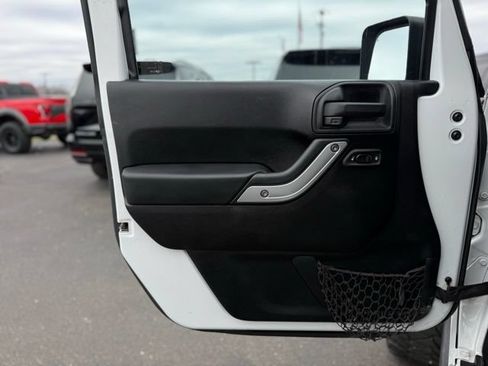 Used 2011 Jeep Wrangler Rubicon w/ PWR Convenience Group AWD/4WD image 9