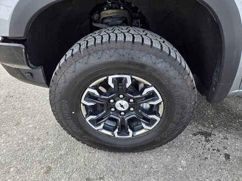 Used 2024 Chevrolet Silverado 1500 ZR2 w/ Technology Package image 32