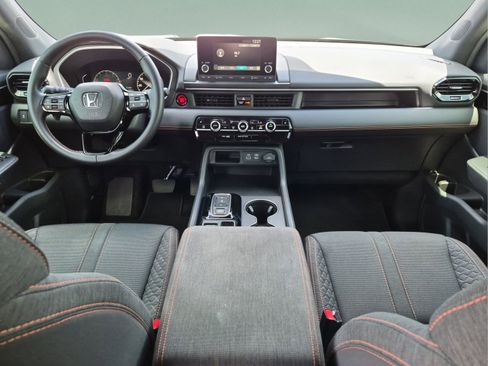 Certified 2025 Honda Pilot Sport image 27