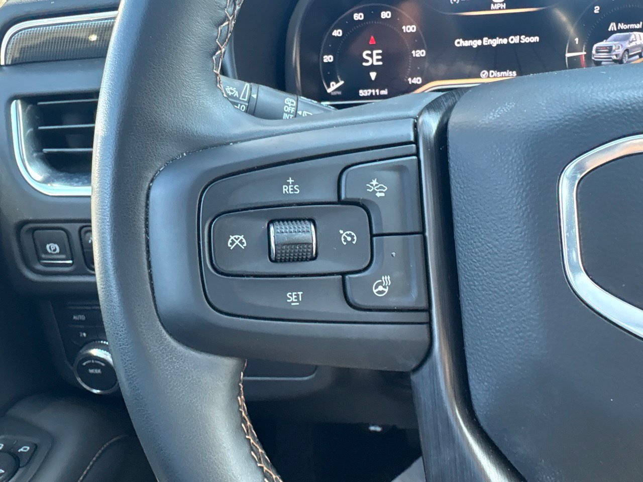 Used 2024 GMC Yukon AT4 w/ AT4 Premium Package AWD/4WD image 26