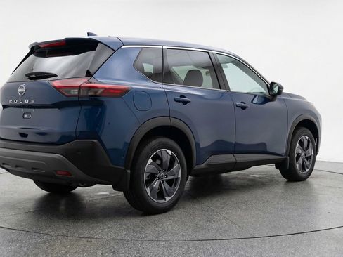 Used 2025 Nissan Rogue SV image 9