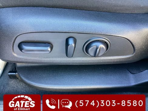 Used 2022 GMC Acadia SLE w/ Driver Convenience Package image 17