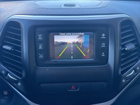 Used 2014 Jeep Cherokee Latitude w/ Comfort/Convenience Group image 22