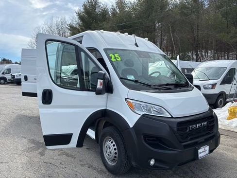 Used 2025 RAM ProMaster 2500 w/ Convenience Group image 11