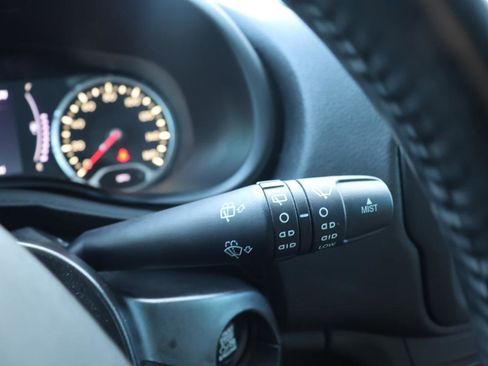 Used 2017 Jeep Renegade Latitude w/ Popular Equipment Group image 36