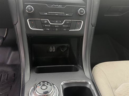 Used 2019 Ford Fusion SE w/ Equipment Group 151A FWD image 13
